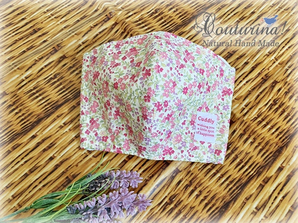 【送料無料!!】ピンクの小花柄の立体マスク(フィルターポケット付き)普通サイズ 1枚目の画像