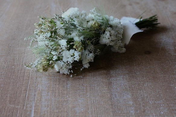 白い小花のブーケ・スワッグ 4枚目の画像