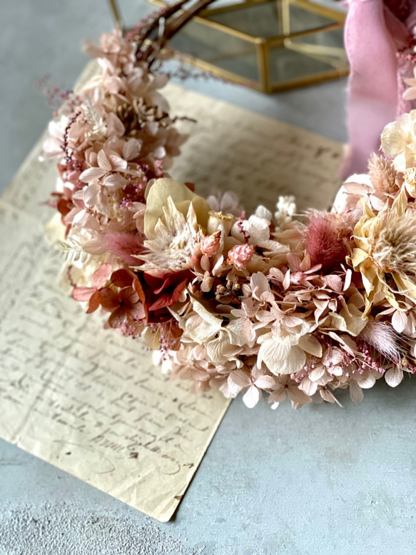 紫陽花のリース（ピンクベージュ） 　クリアケースラッピング付き　フラワーギフト　お祝い　プレゼン 2枚目の画像