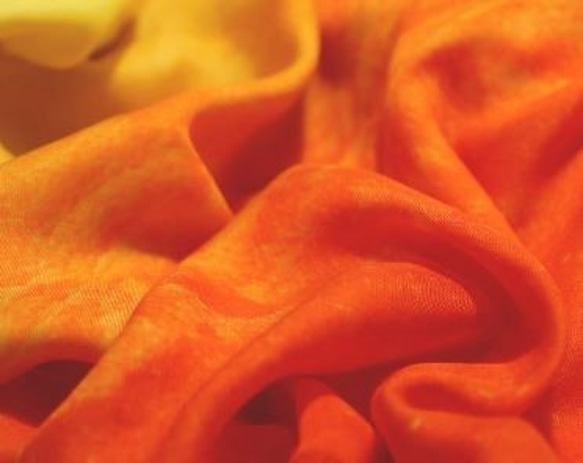 フレンチスタイルのオレンジプリントミックスシルクラージスクエアスカーフ from a friend of mine 5枚目の画像