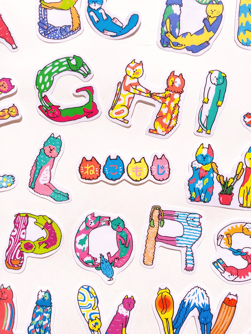 アルファベットシール】ねこもじ〜アルファベットを意識したポーズを