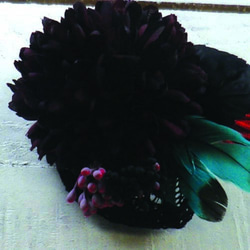 ダリアのフリンジ２wayコサージュ（ブラック） 2枚目の画像
