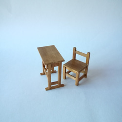 ミニチュア＊レトロな学校の机と椅子 2枚目の画像