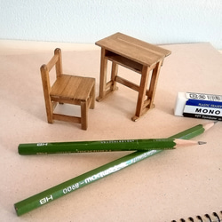 ミニチュア＊レトロな学校の机と椅子 1枚目の画像