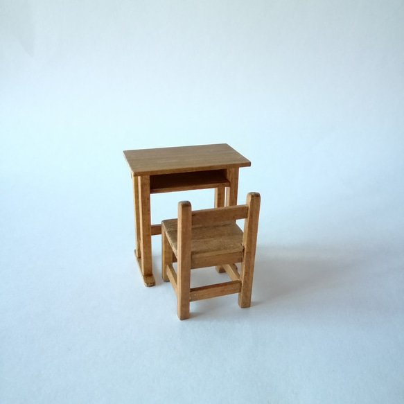ミニチュア＊レトロな学校の机と椅子 5枚目の画像