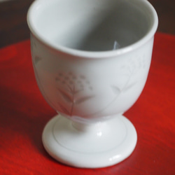 冷酒カップ　単品（白彫りオミナエシ） 2枚目の画像