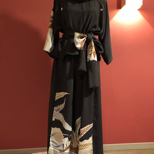 8365☆送料込み❣️黒留袖 着物 4枚 まとめ売り❣️ 展示 アンティーク黒留袖からのツーピース 着物 盛岡工房 通販