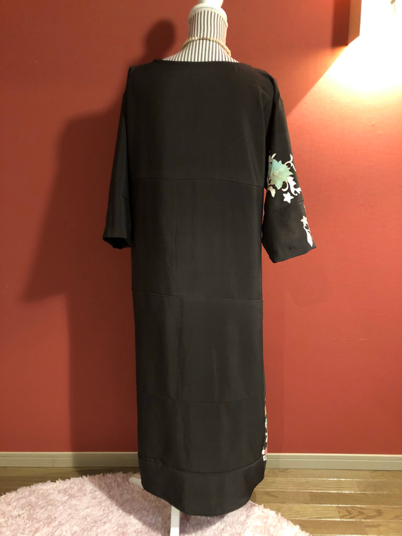 #盛岡工房 受注作成致します 黒留袖リメイクロングドレス こちらは見本です。 3枚目の画像