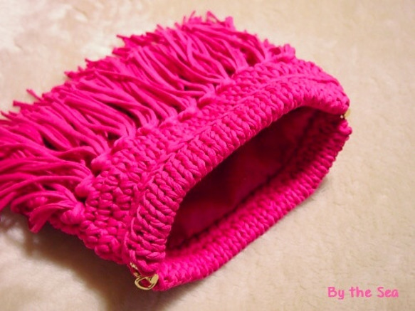 3段　フリンジ　編み　クラッチバッグ　"Fushia Pink" 2枚目の画像