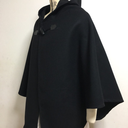 黒系ミンクフード付きポンチョ