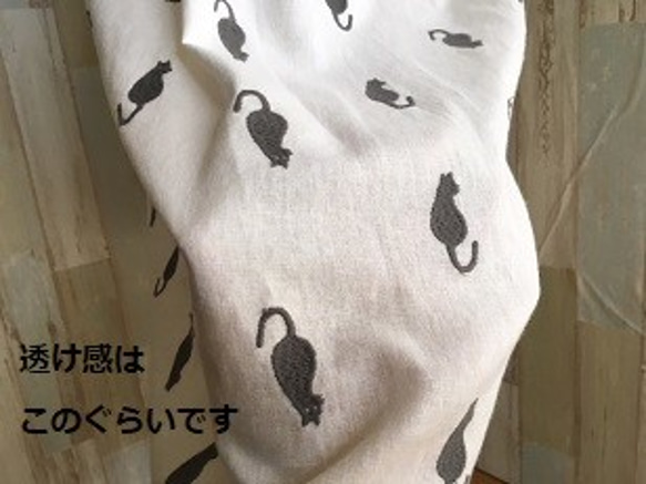 ワンピース　猫ちゃん刺繍生地　綿麻モーリークロス　　ギャザーローウエスト　 3枚目の画像