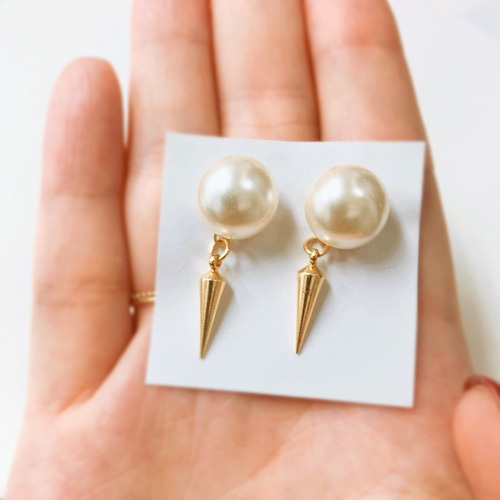 スタッズチャーム付き パールのピアス パールキャッチ付きピアス
