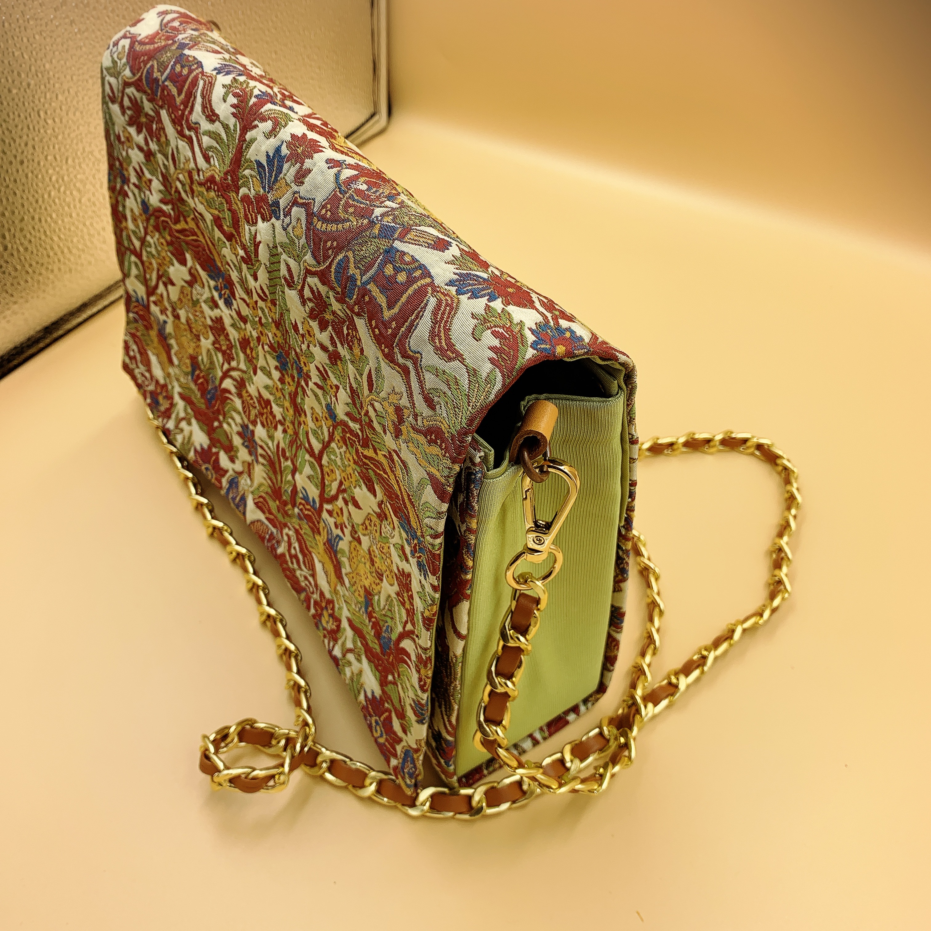 縫わない2WAYクラッチ帯バッグ　馬