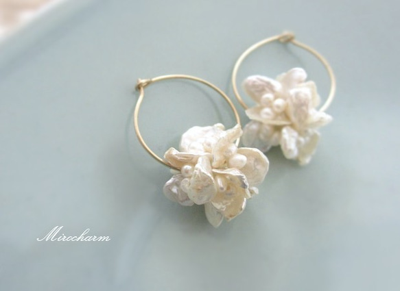 {14Kgf} *bouquet de fleurs* white フラワーパールピアス 1枚目の画像