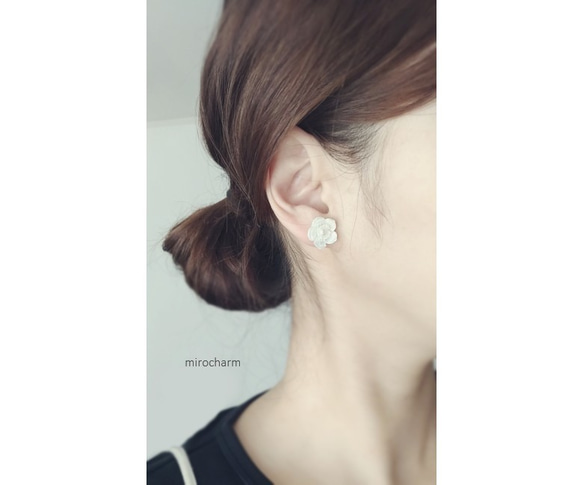 {14Kgf} -les fleurs blanches- pearl white 天然シェルピアス 3枚目の画像