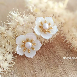 {14Kgf}*les fleurs blanches*天然シェルフラワーピアス 5枚目の画像