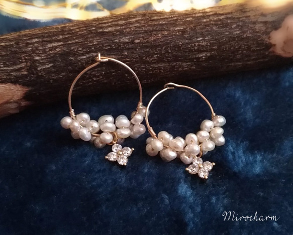 {14Kgf} **Pearl & Crystal** チャームリングピアス (2size) 1枚目の画像