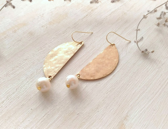 {14kgf} ハンマードムーンピアス*gold moon&pearl* 3枚目の画像