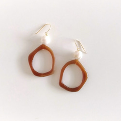 {14Kgf} BIG RING earrings ブラウン/ベージュ **marble stone** 3枚目の画像