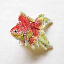 金魚ブローチ  赤黄 2枚目の画像