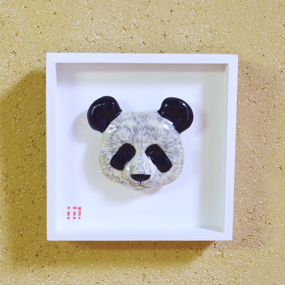パンダ ブローチ  フレーム付き