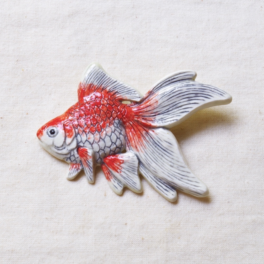 新品　SWAROVSKI  魚　ブローチ ☆美品☆ SWAROVSKI 魚型ブローチ ブルー エンゼルフィッシュ 箱