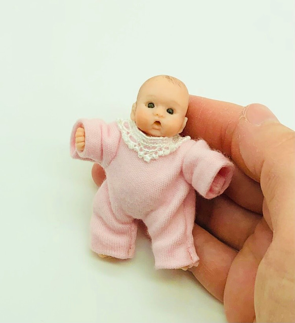 樹脂粘土ベビー　ミニチュア　赤ちゃん　女の子 2枚目の画像