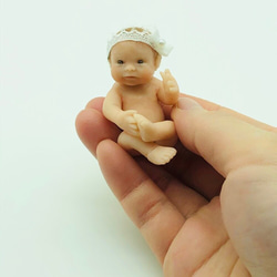 樹脂粘土ベビー ミニチュア 赤ちゃん ヘアバンドの女の子 その他人形