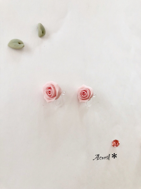 【再販】✨ワンポイントの薔薇がおしゃれなイヤリング(小) シェルピンク 4枚目の画像