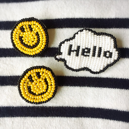 ビーズ刺繍のにこちゃんブローチ ブローチ chicoさん 通販