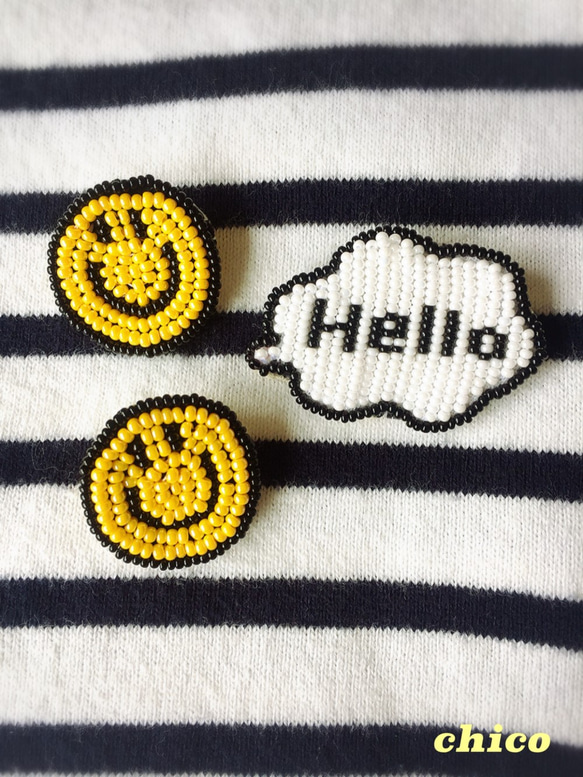 ビーズ刺繍のにこちゃんブローチ 1枚目の画像