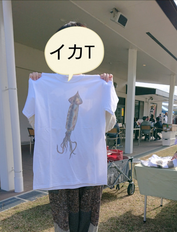 送料無料☆(M～ＸＬ)生イカさんTシャツ☆新作の黒！海と釣りといかが大好きなあなたに！日本画リアルな写生の烏賊Ｔシャツ☆ 4枚目の画像