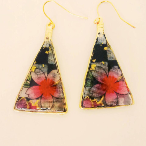 ちりめんのレジンピアス/イヤリング ピアス（フック・チェーン