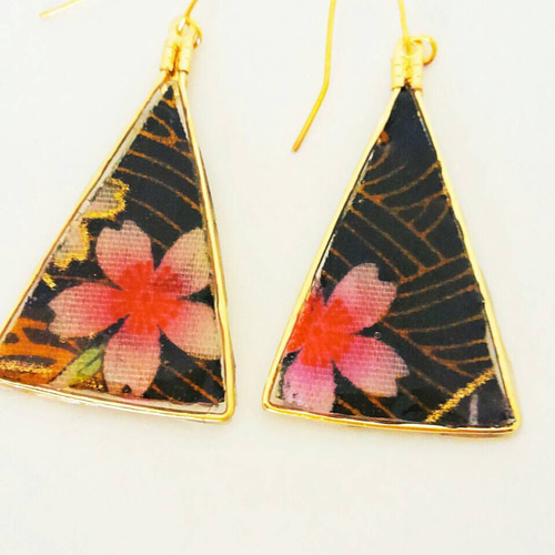 ちりめんのレジンピアス/イヤリング ピアス（フック・チェーン） なち