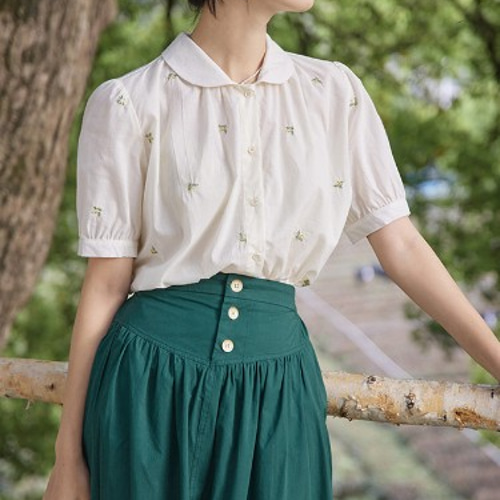 可愛い花柄の刺繍入りブラウス 半袖シャツブラウス コットン