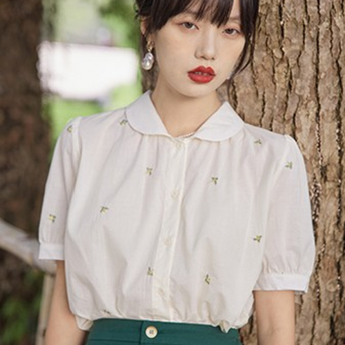 可愛い花柄の刺繍入りブラウス 半袖シャツブラウス コットン ブラウス