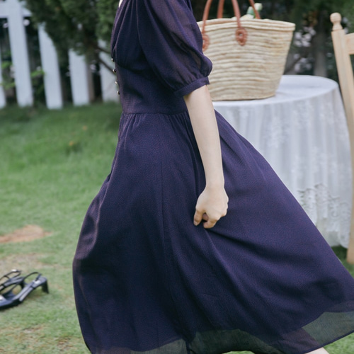 ちょっと工夫のあるワンピでさらりとスタイルアップ ハイウェスト