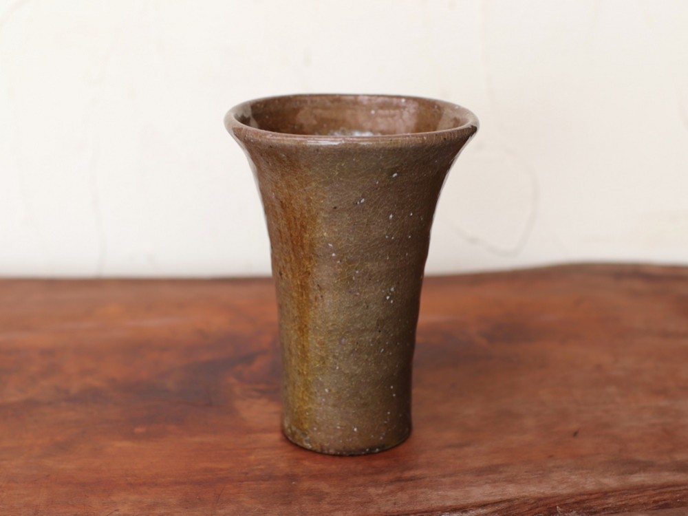 備前焼 黒茶色の陶器の花瓶 かる 中型