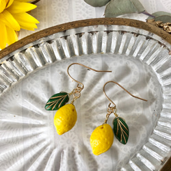 チェコビーズレモンピアス/イヤリング ピアス（フック・チェーン