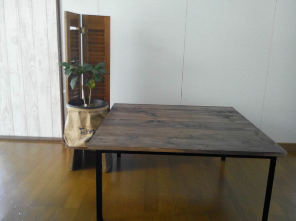 木と鉄のローテーブル  80cm正方形 1枚目の画像