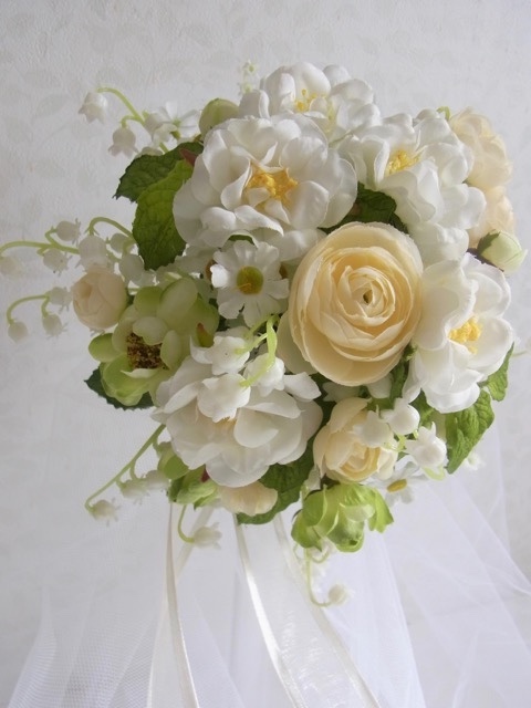 ミントグリーンとすずらんの映えるブーケ