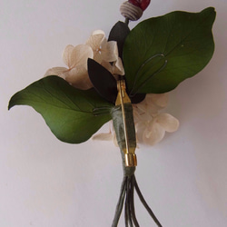 種の花コサージュ（赤コーン） 2枚目の画像