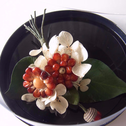 種の花コサージュ（赤コーン） 3枚目の画像