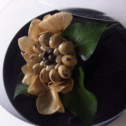 種の花コサージュ（ 青大豆） 3枚目の画像