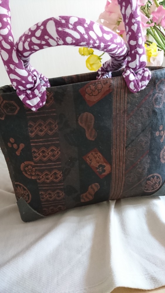 一貫張りの篭  持ち手は 送料無料