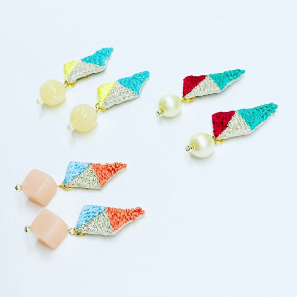 triangle×three 刺繍ピアスorイヤリング 2枚目の画像