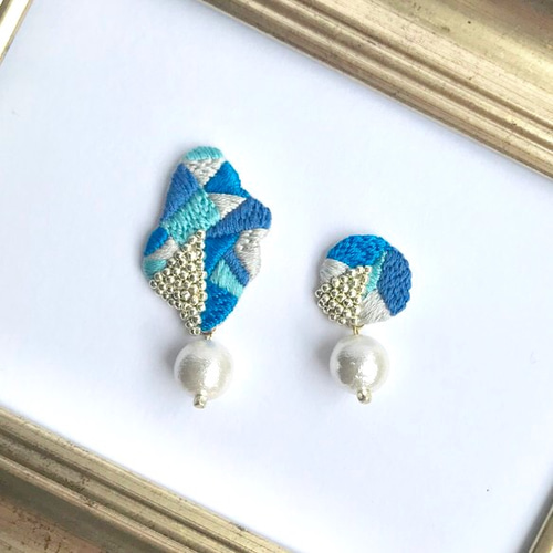 再販]rain cloud+ whitebeads刺繍ピアスorイヤリング イヤリング