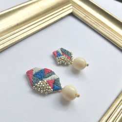 【再次上架】粉紅色+藍色珠子礦石刺繡耳環或耳環 第3張的照片