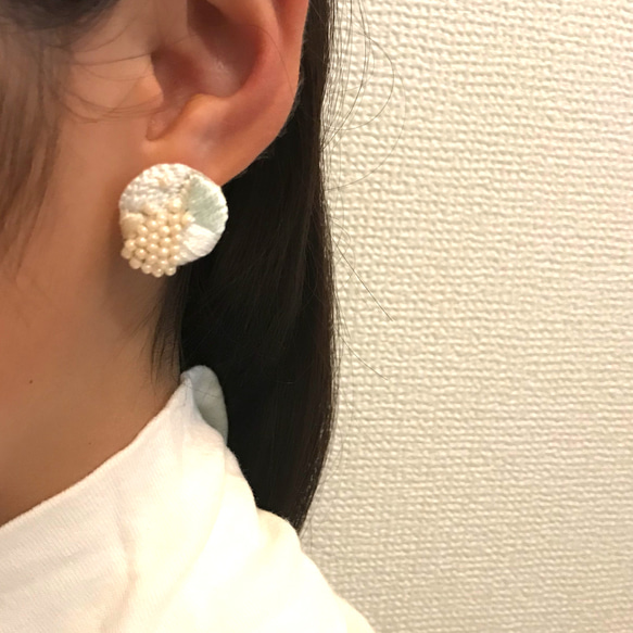 [再販]snow cloud+ white pearl刺繍ピアスorイヤリング 9枚目の画像