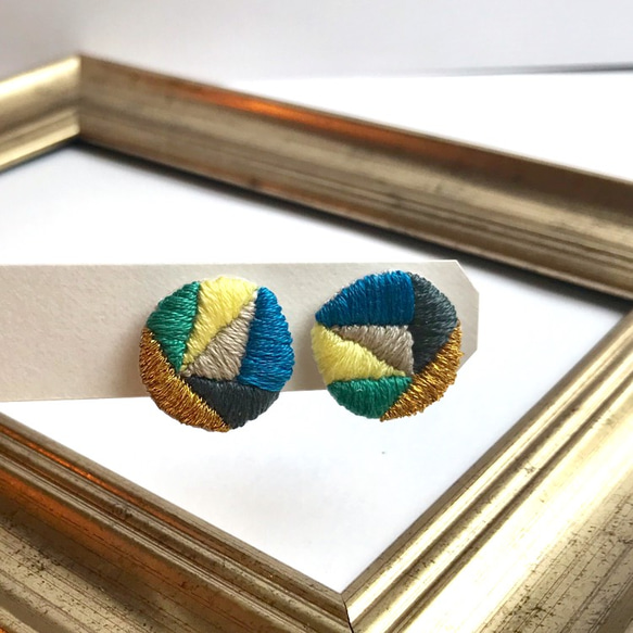 circle+silver幾何学 2way刺繍ピアスorイヤリング 4枚目の画像